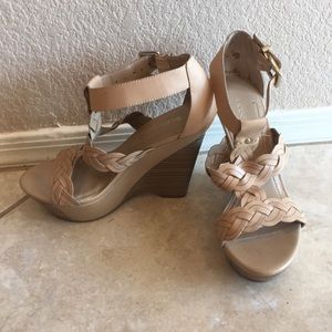 Nude wedges